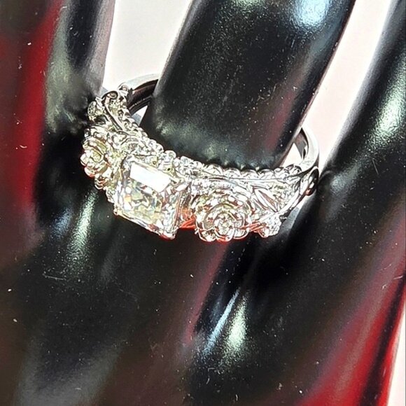 925 Sterling Silver Ring Sz 7 with D Colour Moissanite Gemstone - Picture 8 of 12